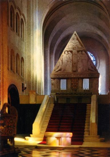 l-interieur-de-la-chapelle.jpg