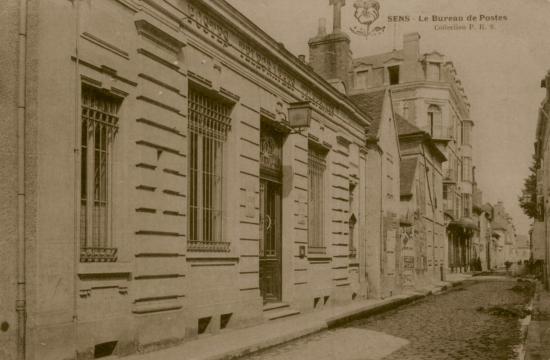 le-bureau-de-poste-alors-19-rue-de-l-ecrivain-coll-sas-bis.jpg