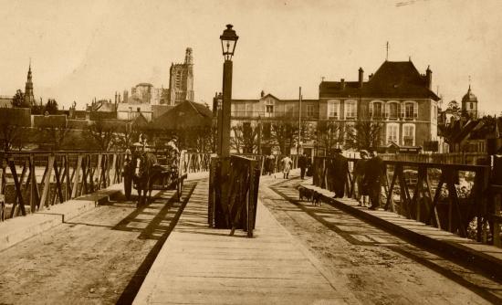 le-pont-d-yonne-lors-de-sa-reconstruction-bis.jpg