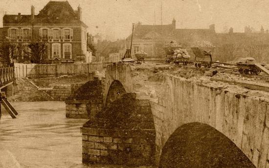 le-vieux-pont-en-demolotion-le-21-janvier-1910-coll-sas-bis.jpg