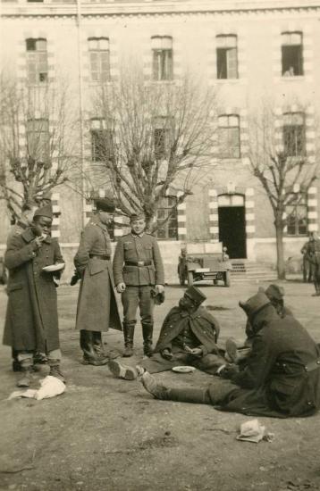 pendant-la-derniere-guerre-la-caserne-etait-devenue-prison-coll-p-bertin-1.jpg